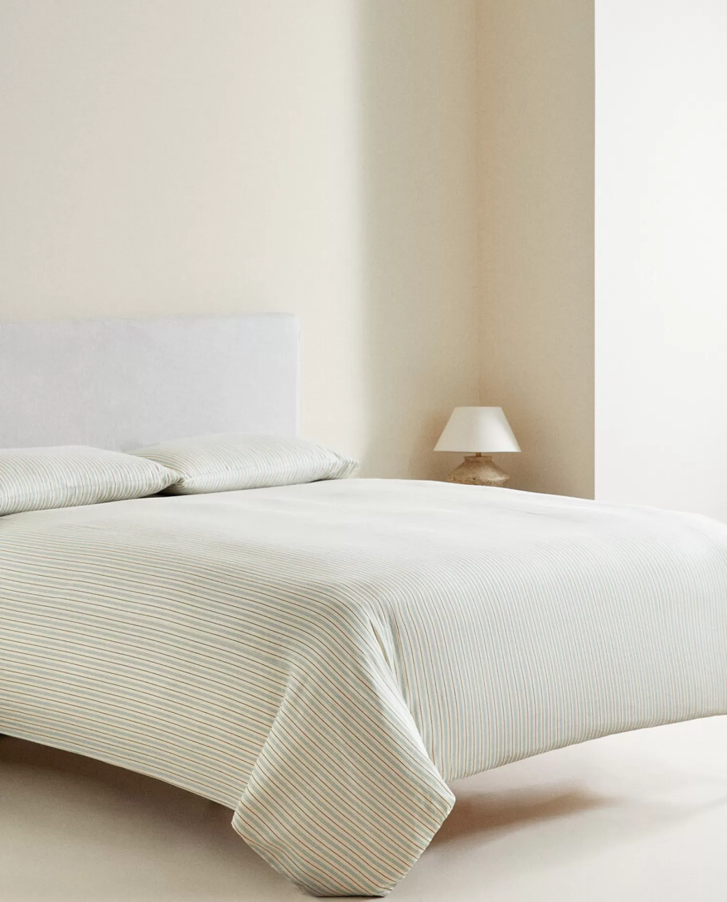 ZARA Home Capas De Edredao<(300 Fios) Capa De Edredon De Cetim Lavado Listrado