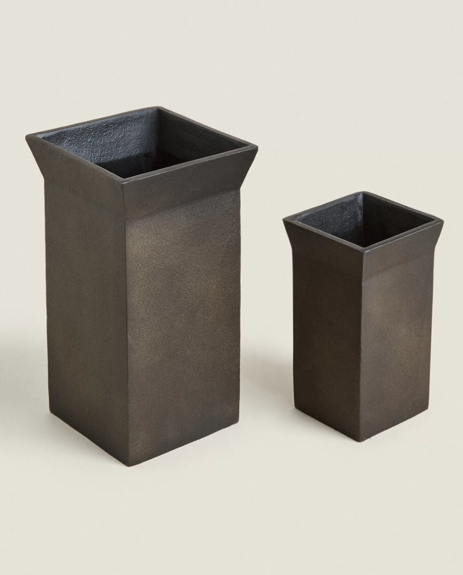 ZARA Home Vasos<Vaso De Metal Escuro